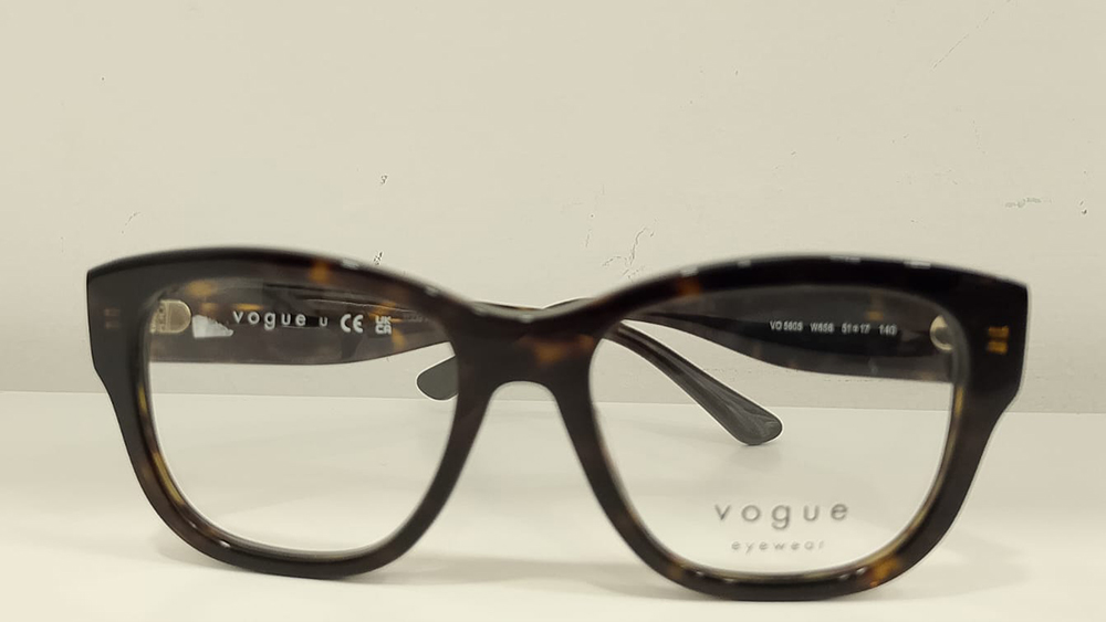 Vogue 5605 w656